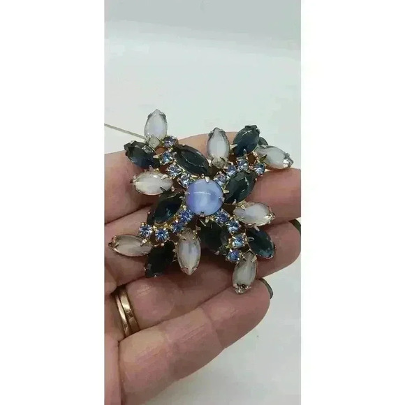 Vintage Brooch Blue & White Moonstone Moonglow Cats Eye & Rhinestone Starburst - Picture 7 of 8